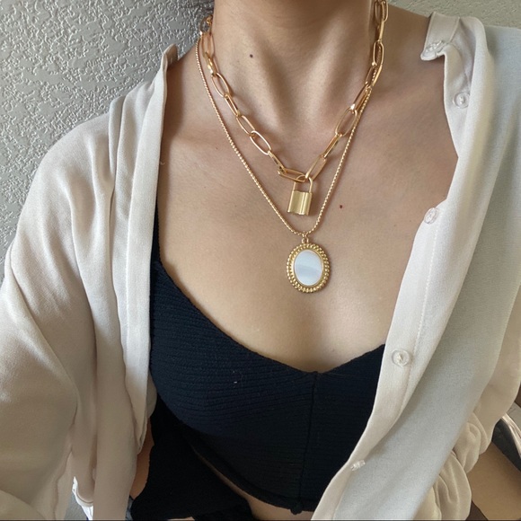 Mother Pearl Pendant Necklace Gold Chain - Picture 2 of 9